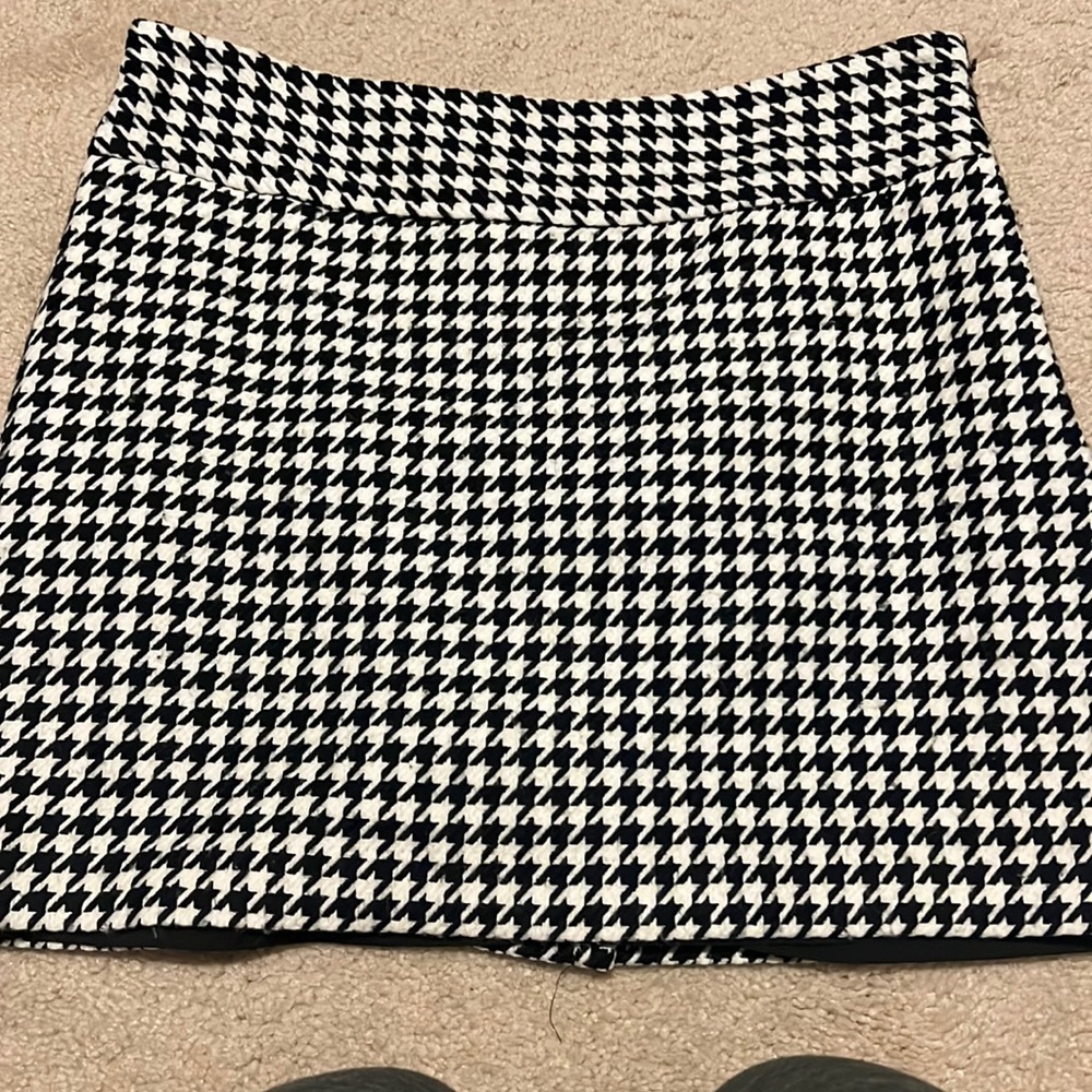 The Limited herringbone black and white lined skirt size 6
